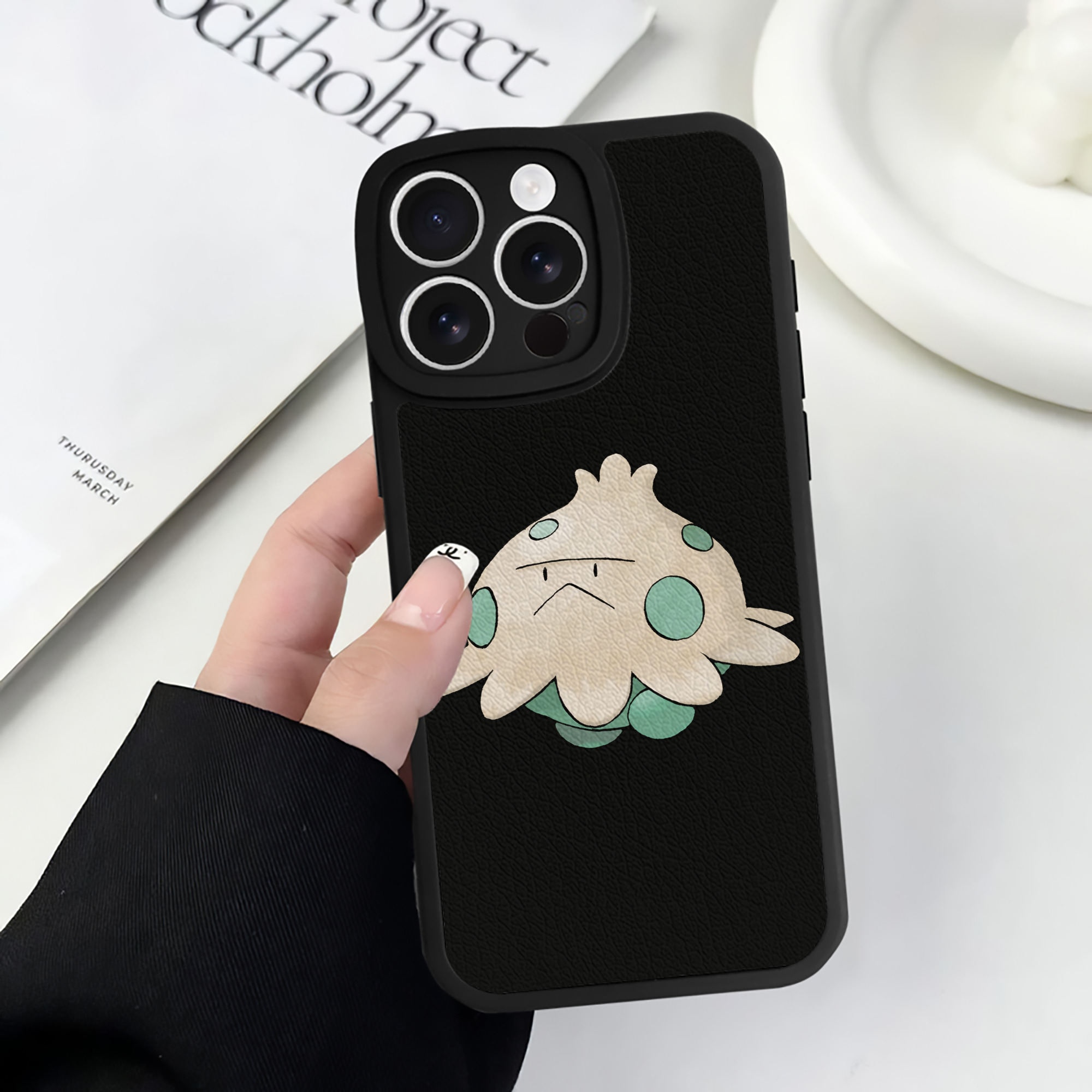 （画像用） ポケットモンスター Pokémon 【iPhone 16シリーズ対応】シリコンスマホケース（レザー調） 材質：シリコン